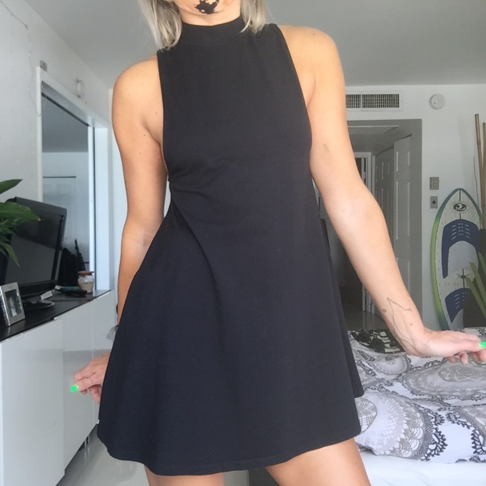 NASTY GAL SIMPLE BLACK DRESS ๐ - Picture 2 of 4